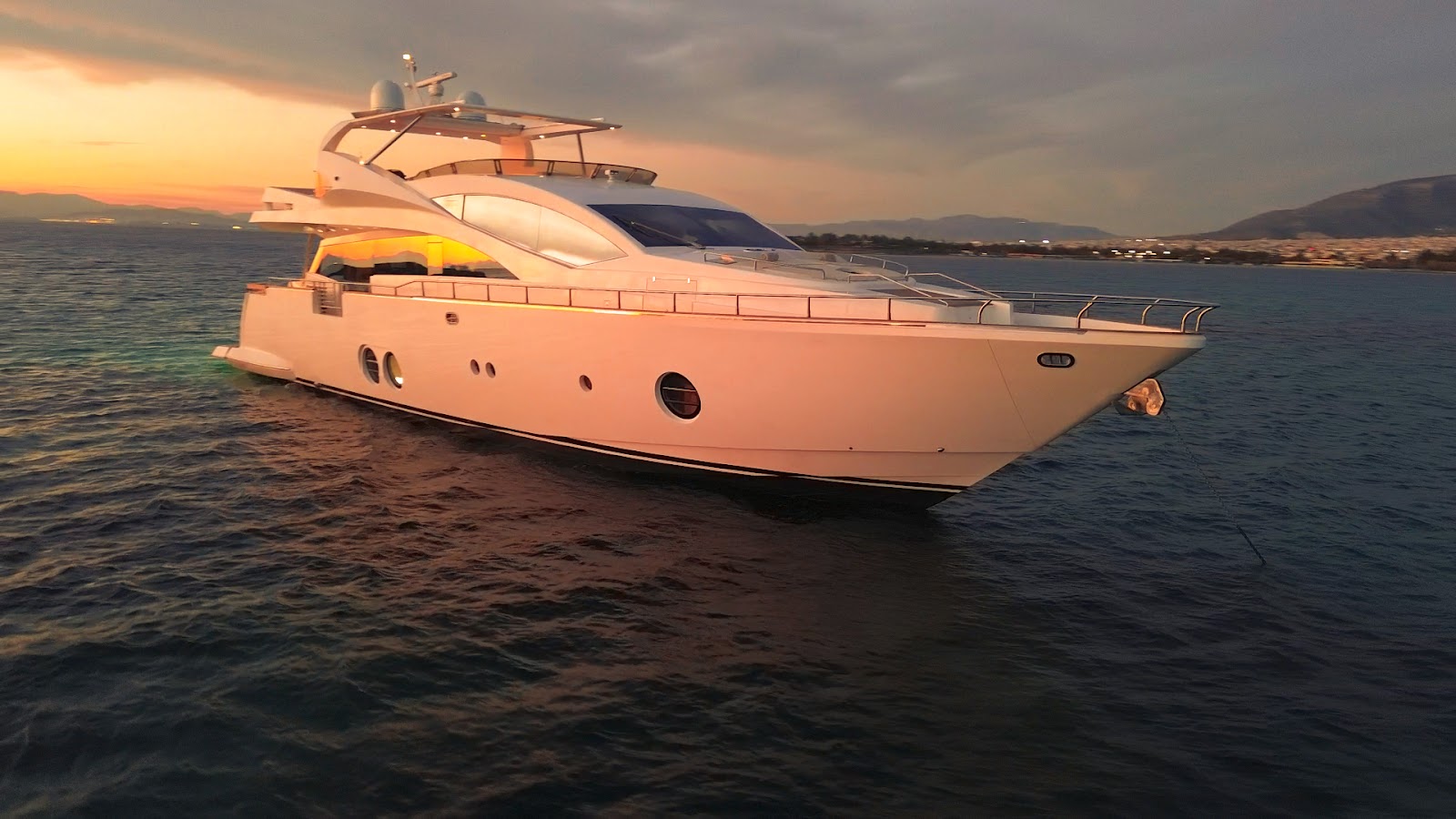 Yacht σε επαγγελματική παρουσίαση – Likemedia 54