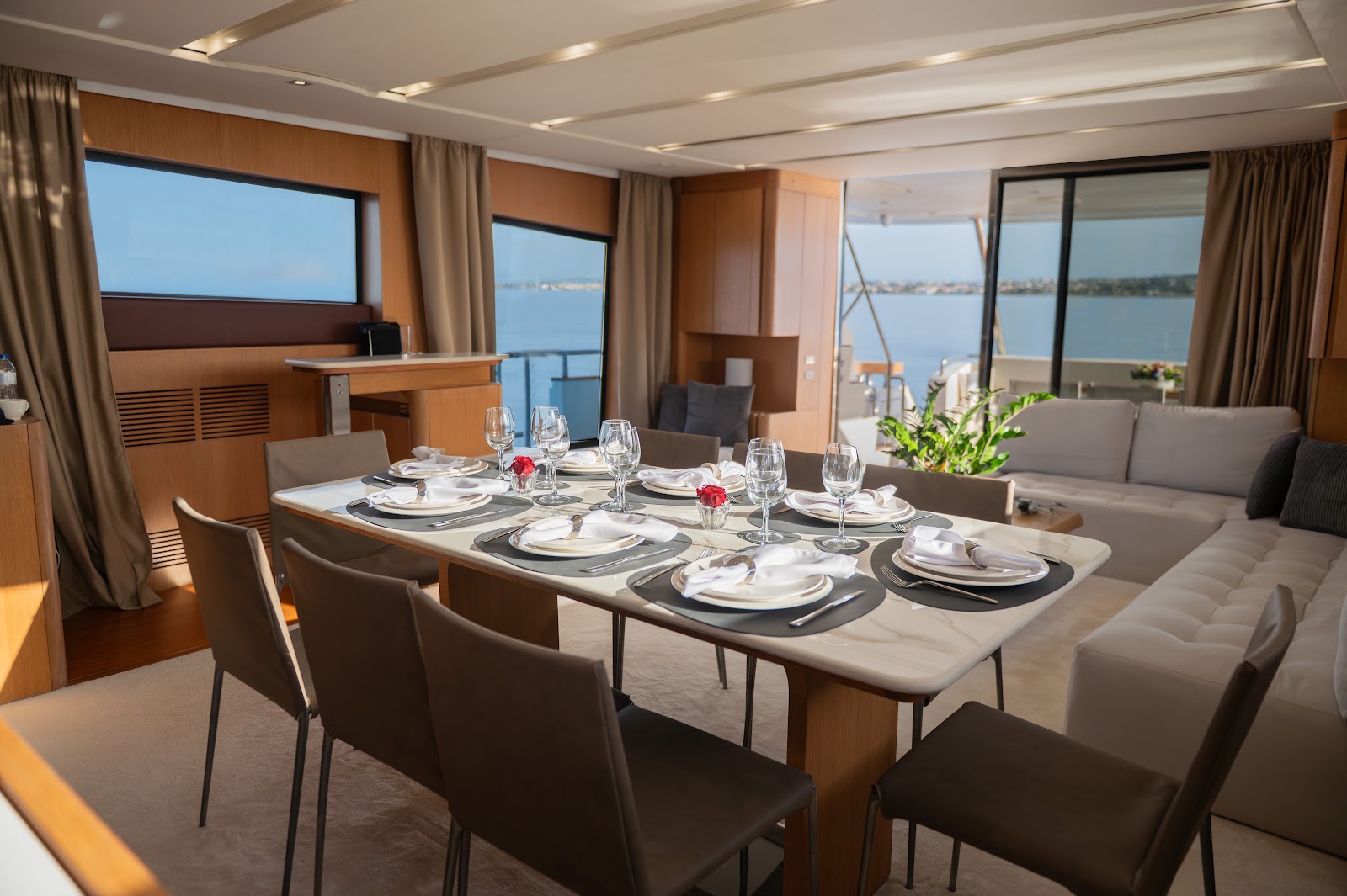 Yacht σε επαγγελματική παρουσίαση – Likemedia 62